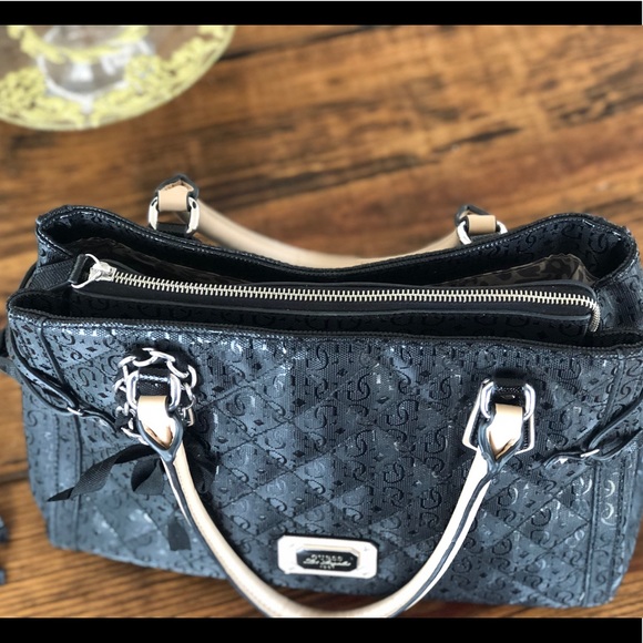 Guess purse - Picture 4 of 8